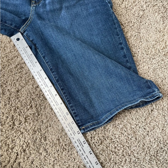 Levi's Classic Bermuda Women's Shorts Dark Wash Denim long shorts jorts sz 30 - Picture 15 of 16